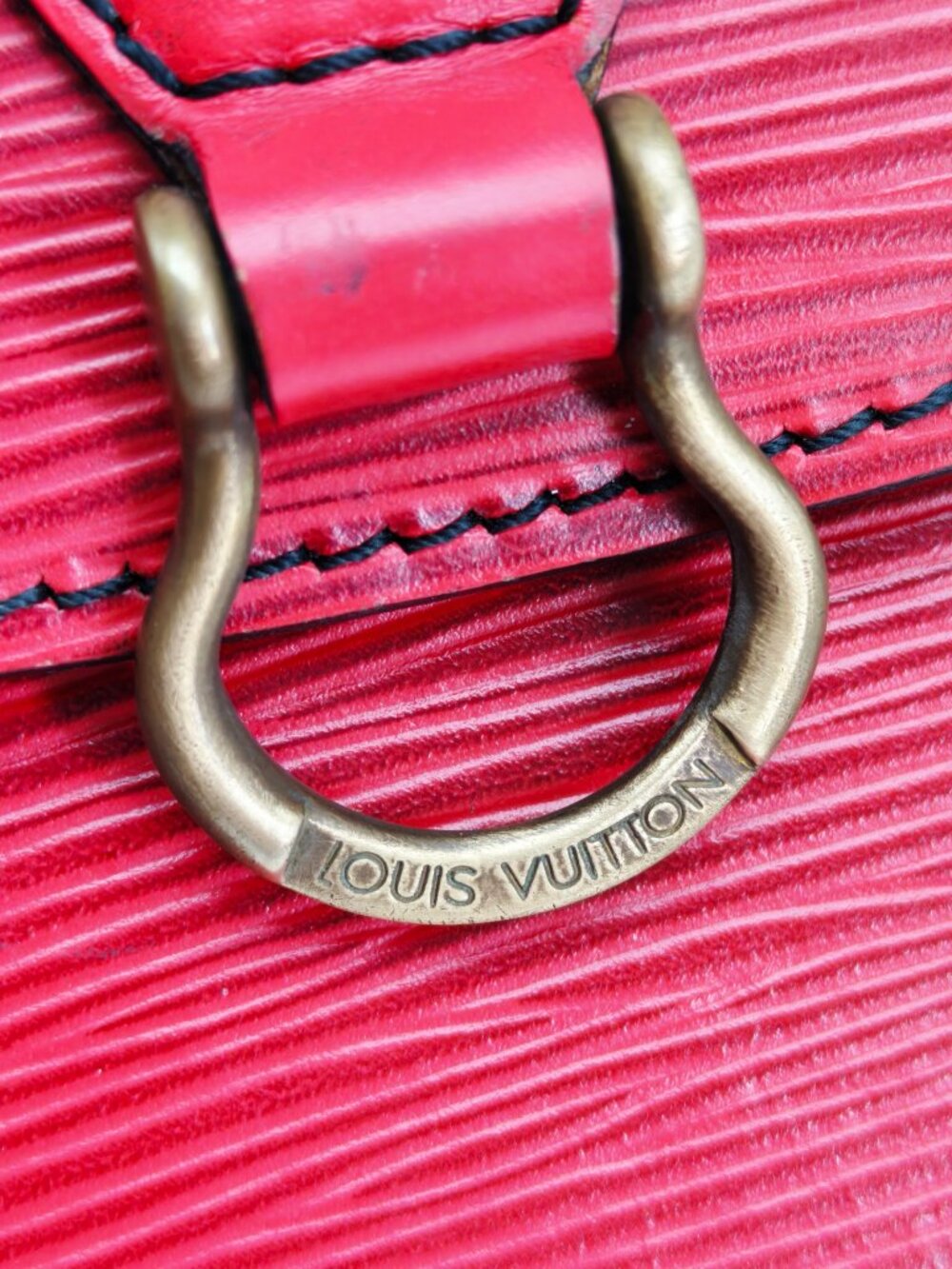 Louis Vuitton Epi Saint Cloud PM Red Castilian Leather Crossbody Shoulder Bag - Picture 11 of 15